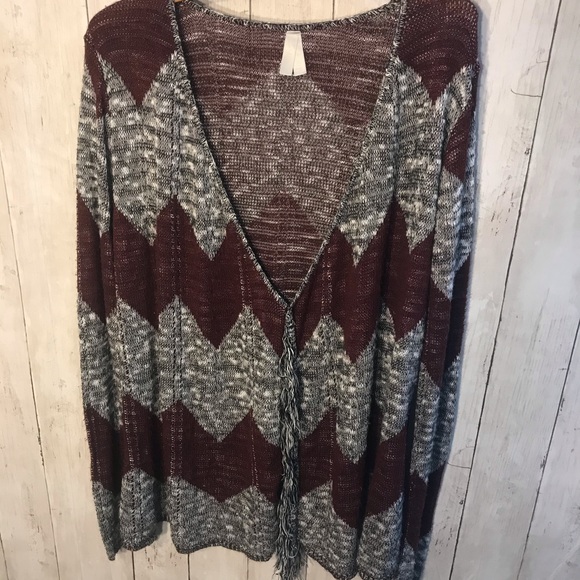 Vanity Black And Red Chevron Sweater Size Medium - Picture 2 of 6